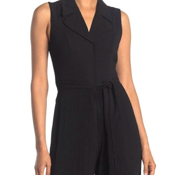 T TAHARI Sleeveless Pleated V-Neck Belted Jumpsuit Jumper Black New Size 8 - Picture 8 of 11